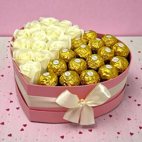 Classic szív box - Ferrero + krém rózsa
