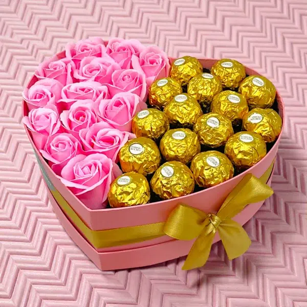 Classic szív box - Ferrero + pink rózsa