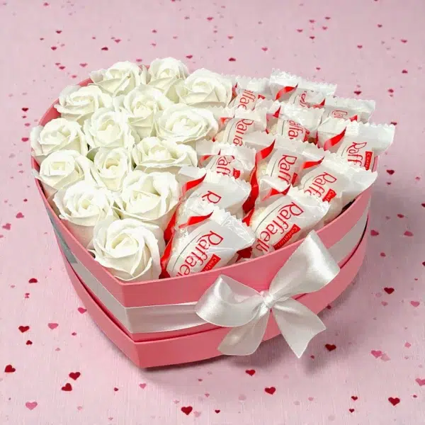 Classic szív box - Raffaello + fehér rózsa