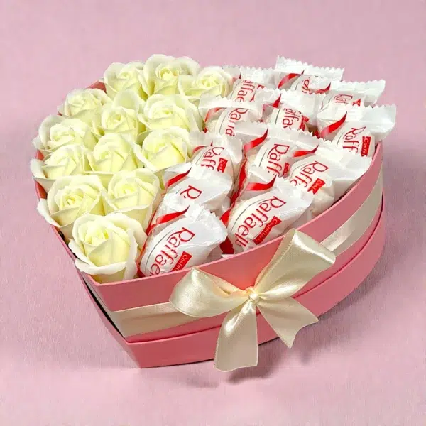 Classic szív box - Raffaello + krém rózsa