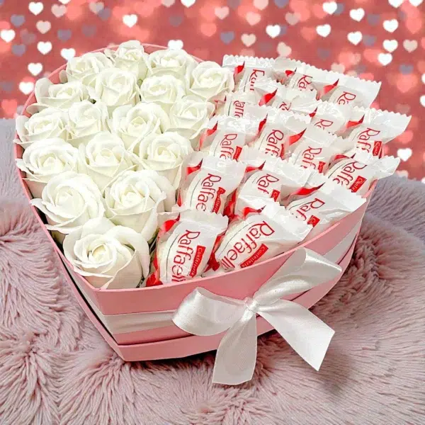 Extra szív box - Raffaello + fehér rózsa